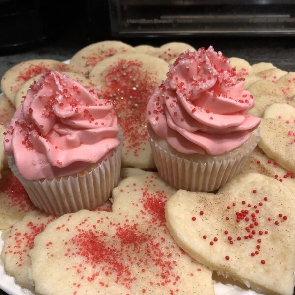 Cupid Loves Cupcakes (1 dozen/12 cupcakes)